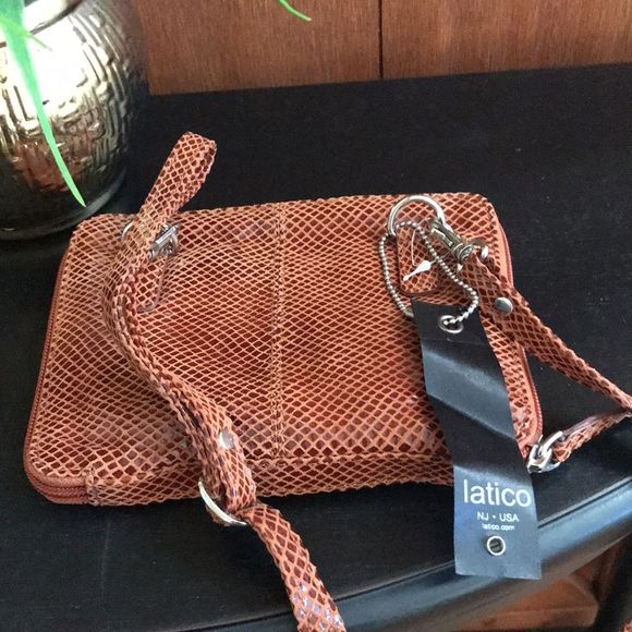 LATICO ALL LEATHER 7x5 TEXTURED SMALL CROSSBODY CLUTCH WALLET STYLE NEW NWT - Picture 3 of 5